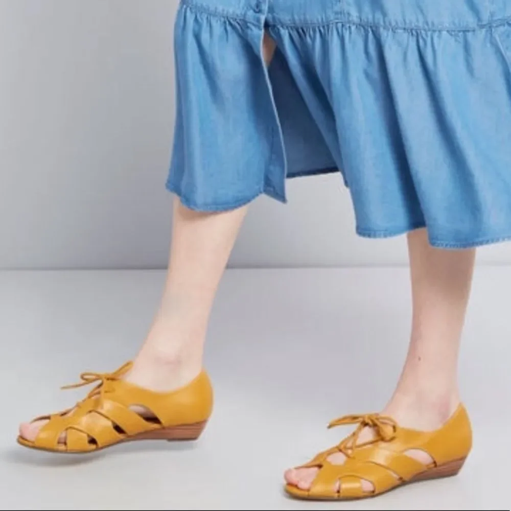 ModCloth Exquisite Interlocking Mustard Sandals - Picture 2 of 8